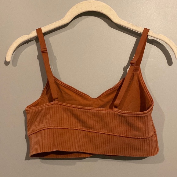 aerie OFFLINE | OG Ribbed Sports Bra - Picture 4 of 4